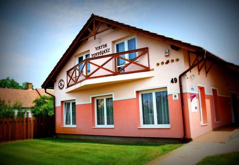 Viktor Vendeghaz Es Apartmanhaz Baktaloranthaza 外观 照片