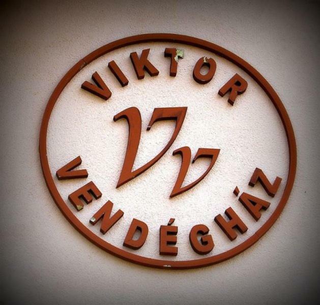Viktor Vendeghaz Es Apartmanhaz Baktaloranthaza 外观 照片